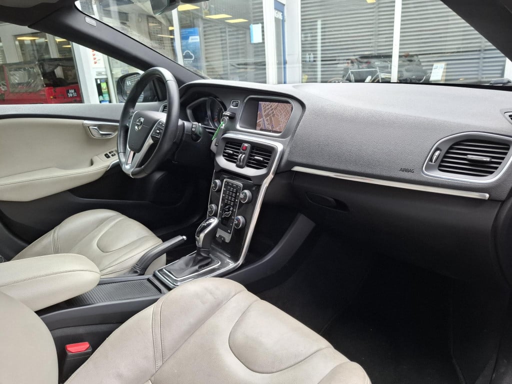 Volvo V40 1.5 t2 inscription automaat leer/nav/clima/park