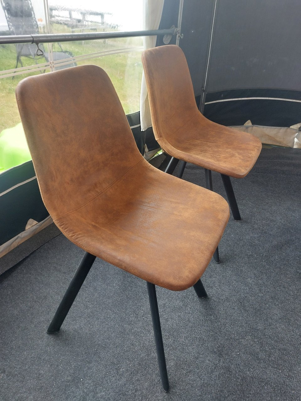 Eetkamerset ronde tafel + 4 stoelen