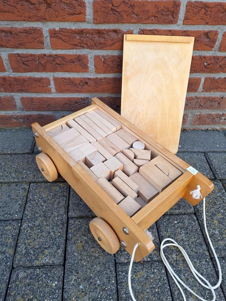 Houten blokkenwagen