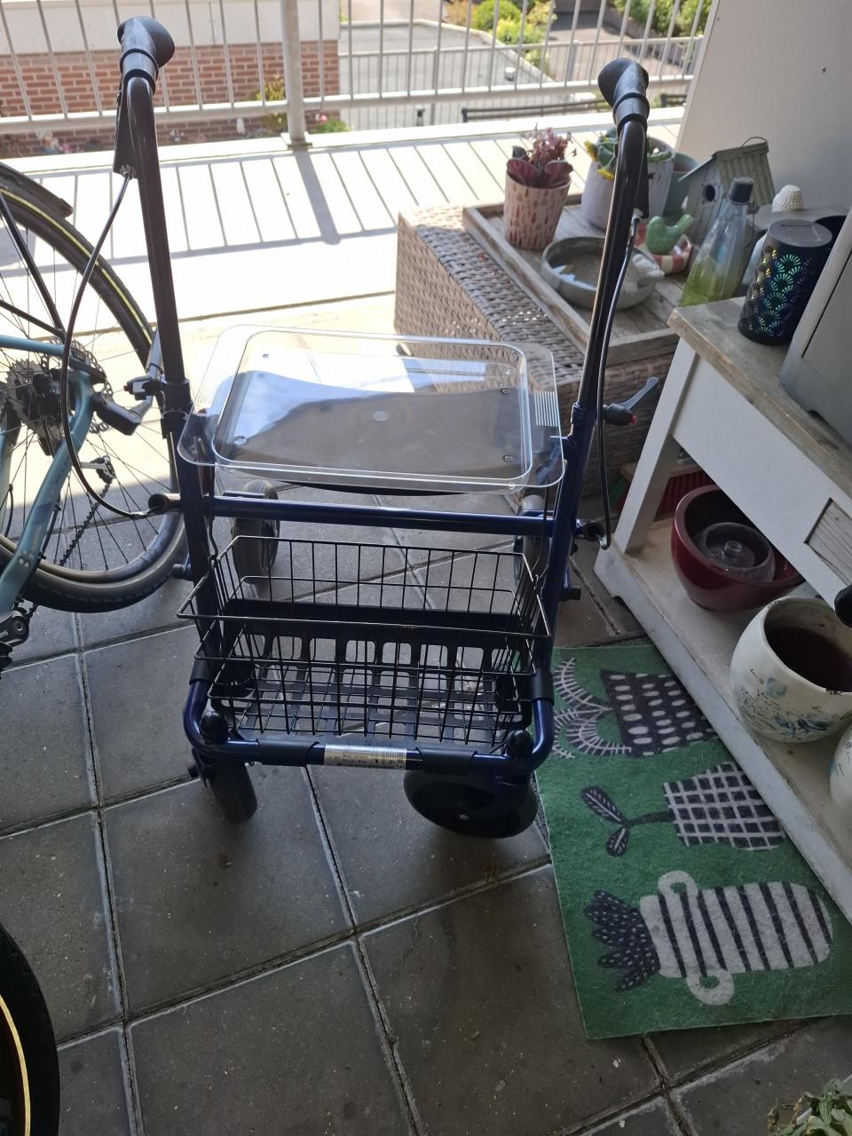 Rollator,nieuw , tekoop 75 euro(1 week oud