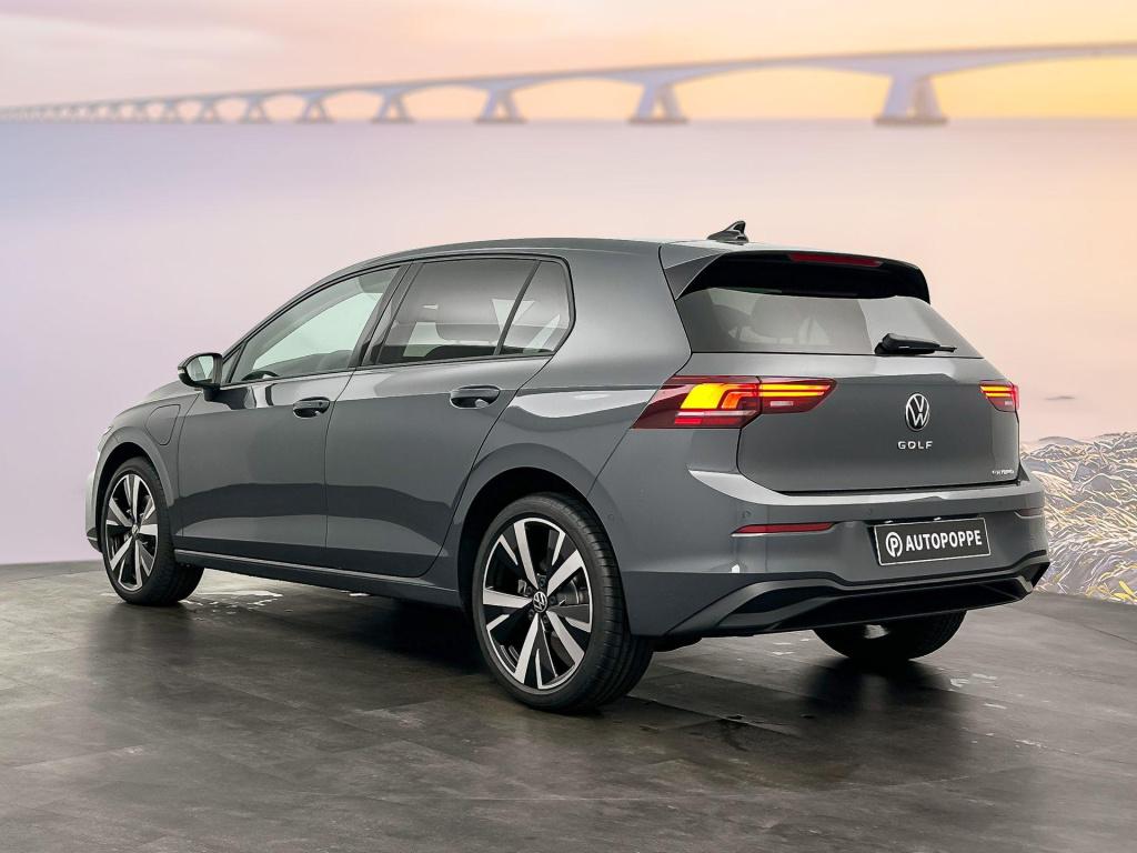 Volkswagen Golf life edition plug in hybride 204 pk