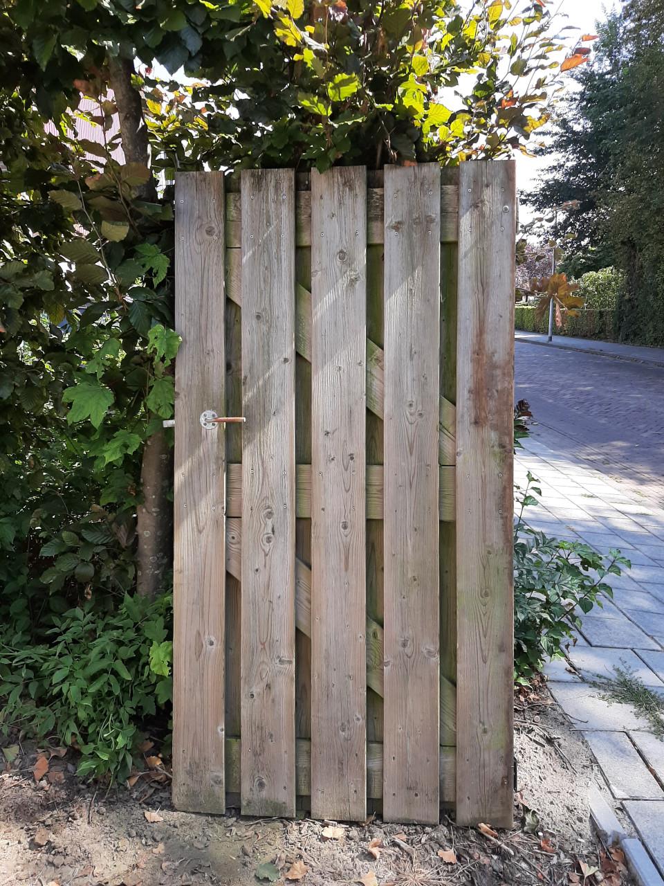 Tuinpoort met beslag
