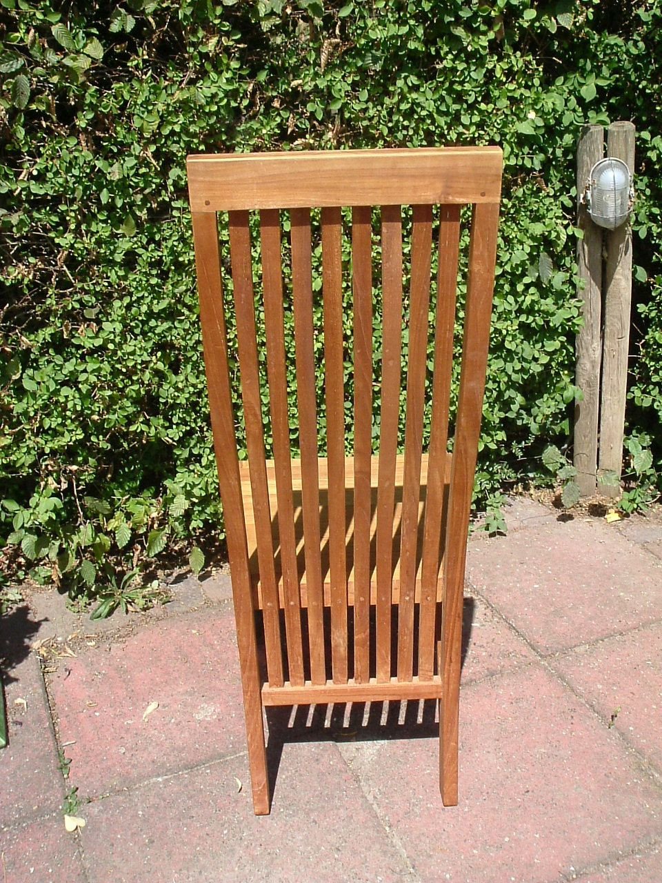 Vier hardhouten stoelen