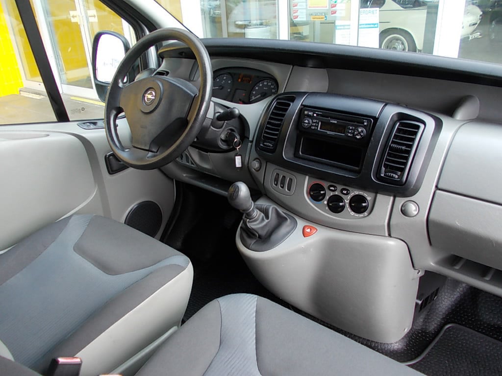 Opel Vivaro 2.0 cdti l2h1 airco, trekhaak 163000 km!!