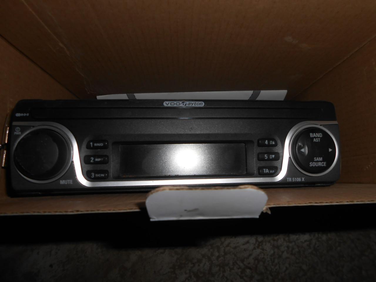 Inbouwradio 12 Volt VDO Dayton TR5106X compleet met boxen