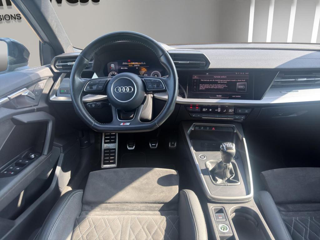 Audi A3 sportback 35 tfsi s 3x s-line sfeer rs stoelen acc camera