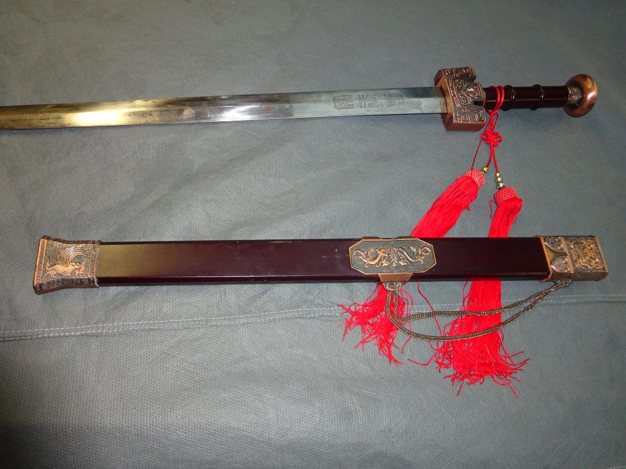 Chinese kunst, medailles en zwaard