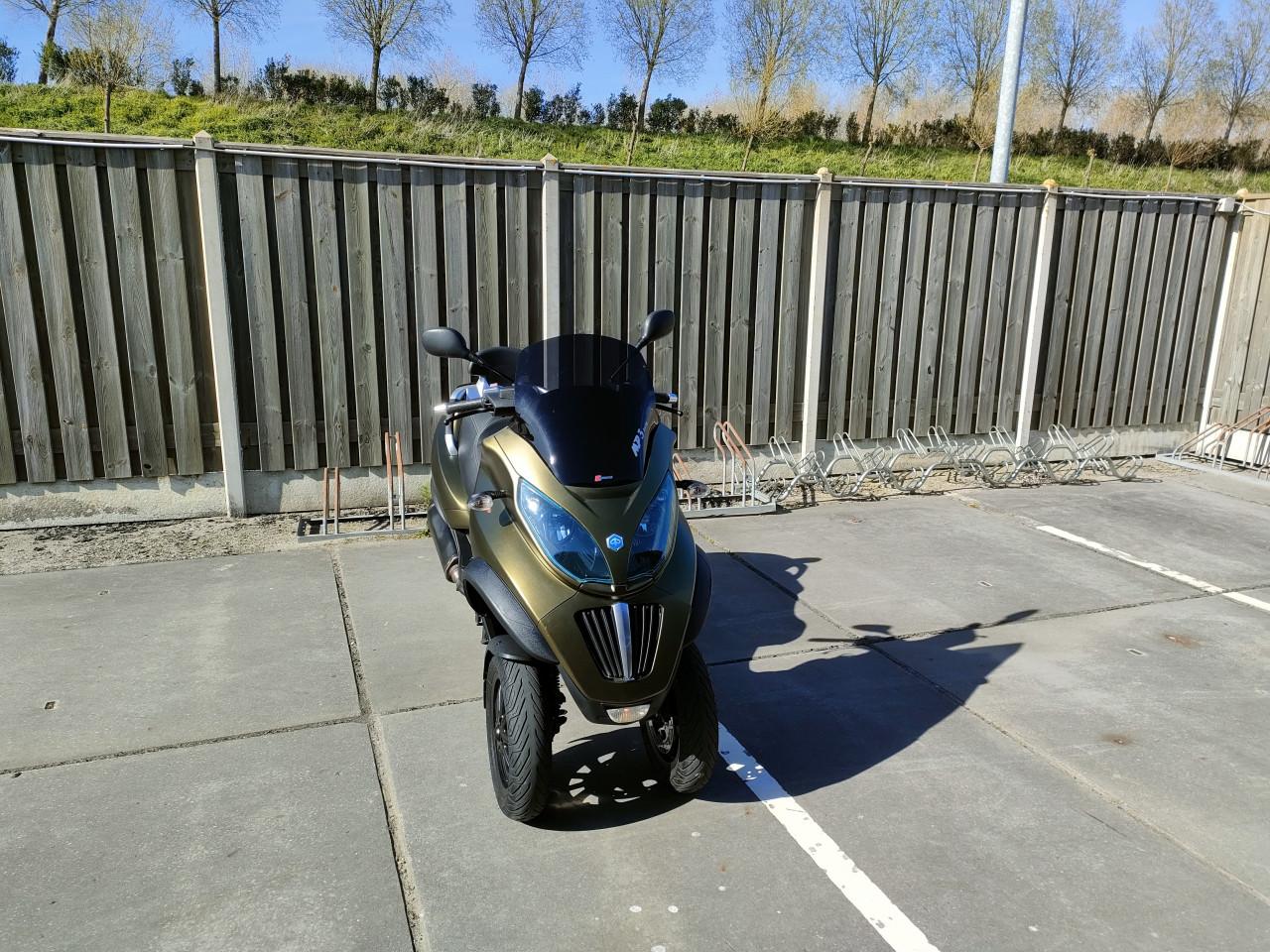 Piaggio MP3 motorscooter 400 CC