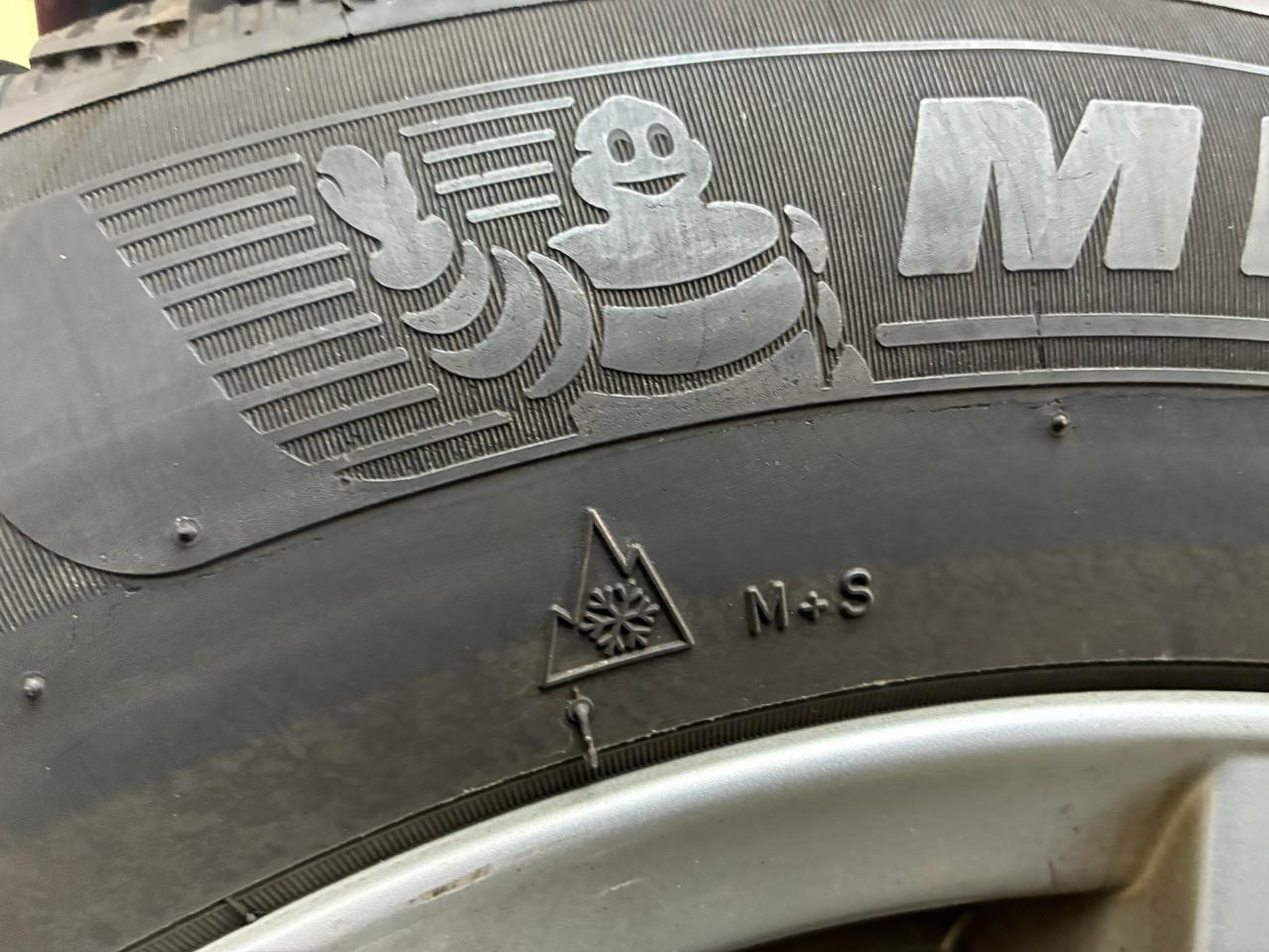 Winterbanden Audi/BMW 205 60R16 LMV 6.5mm inclusief sneeuwkettingen