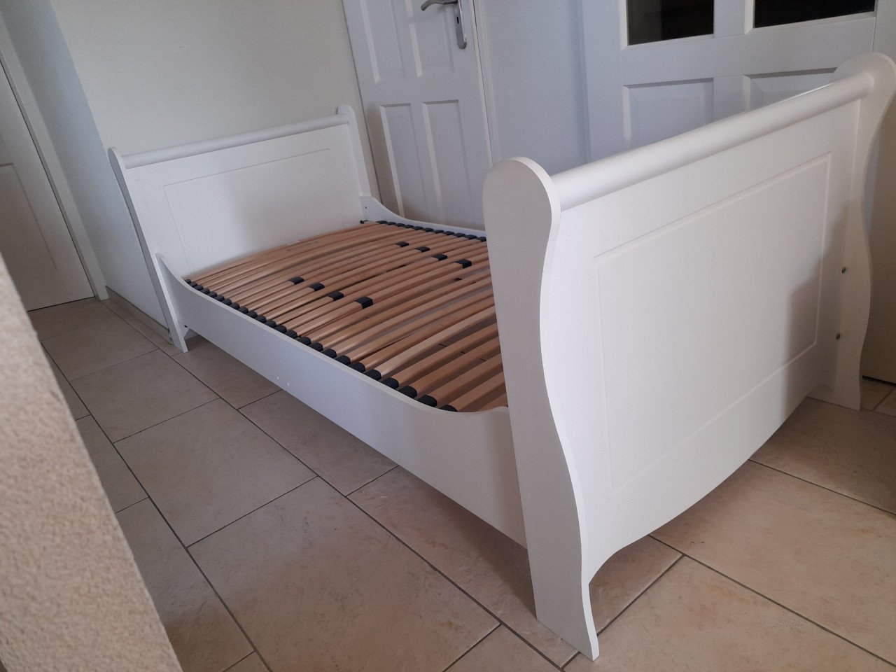 1 persoons bed 90 x 200 ( in goede staat )