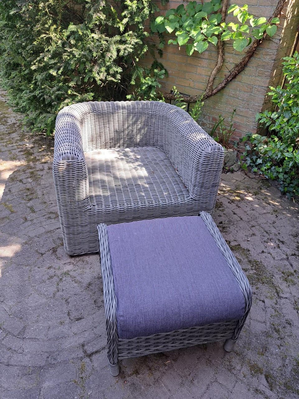 Tuinstoel, hocker en tuintafel