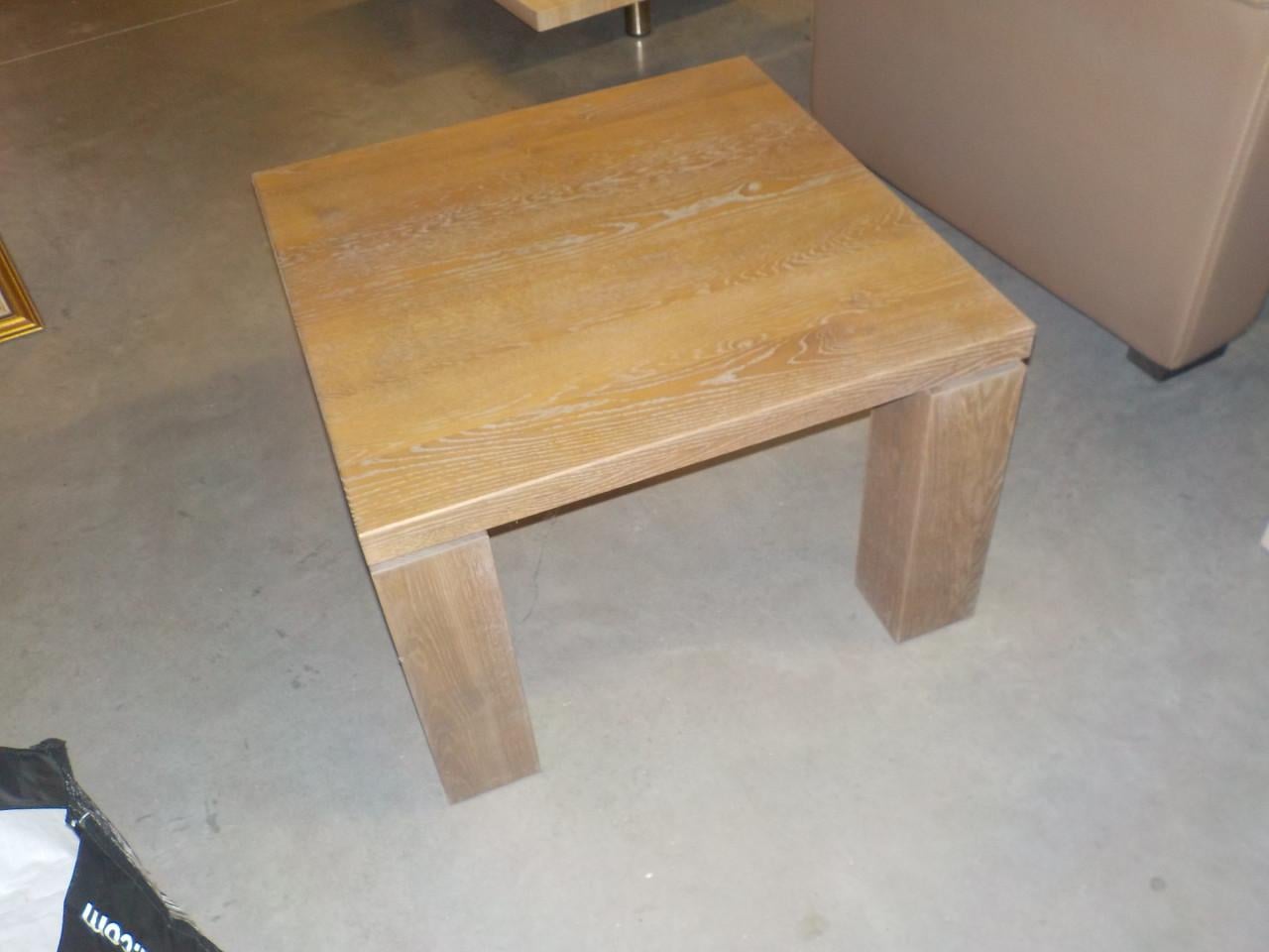 Gebleekt massief eiken salontafel in vrijwel nieuw staat 67 x 67 cm
