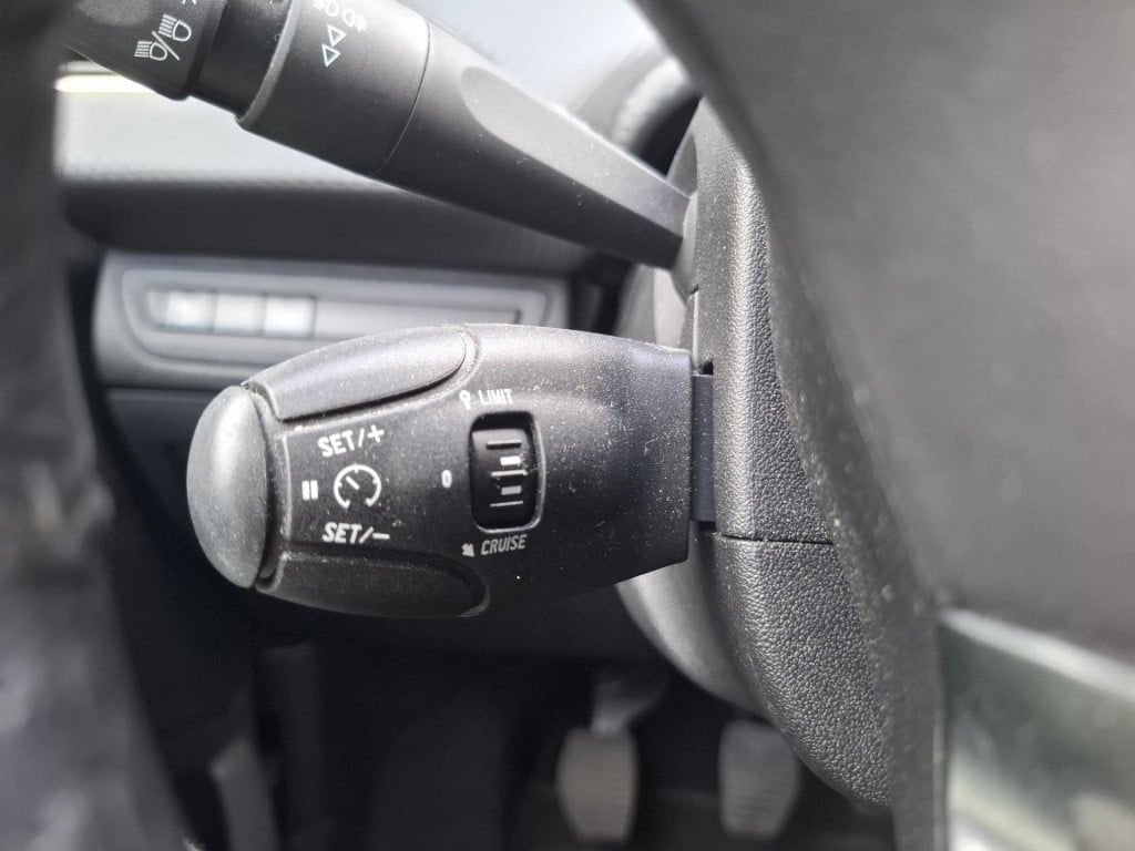 Peugeot 2008 suv 110 blue lion navi/lmv/park