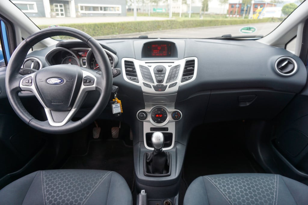 Ford Fiesta 1.6 titanium airco / cruise / elektr. ramen /  lm velgen / nap