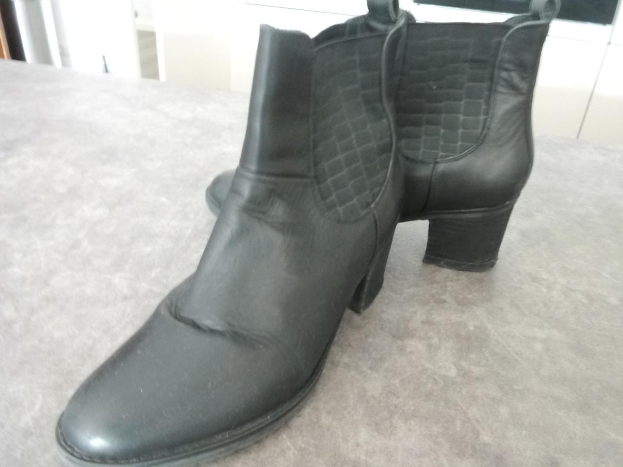 Leren Laarsjes maat 38.