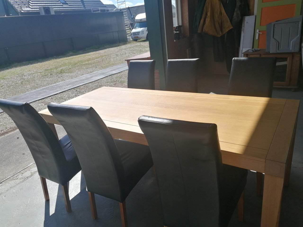 Tafel +stoelen