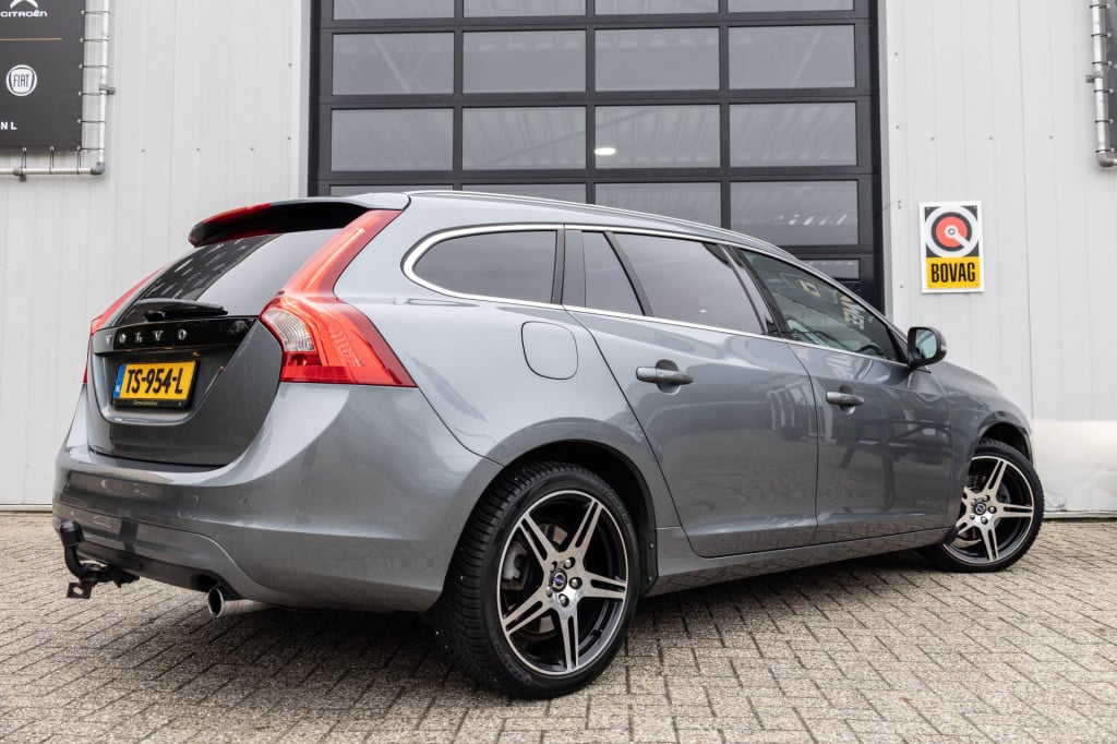 Volvo V60 2.0 t4 190pk summum ✅1jaarbovag✅nav✅leer✅schuifdak✅trekhaak