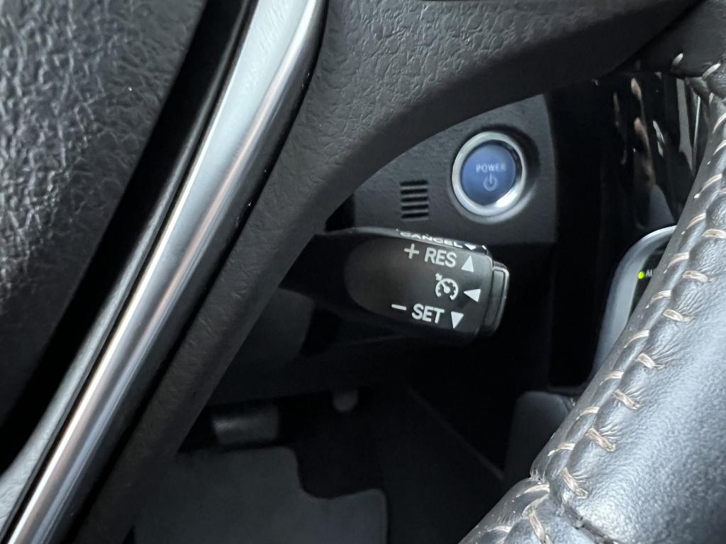 Toyota Auris 1.8 hybrid bus. pro