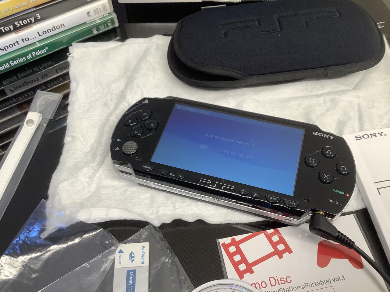 PlayStation Sony PSP compleet in doos met veel spellen.