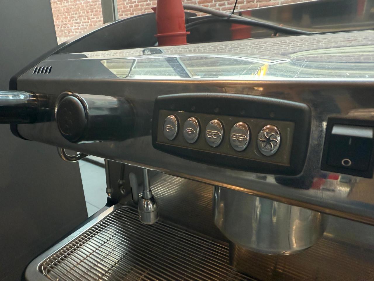 Italiaanse piston espressomachine van het merk Expobar