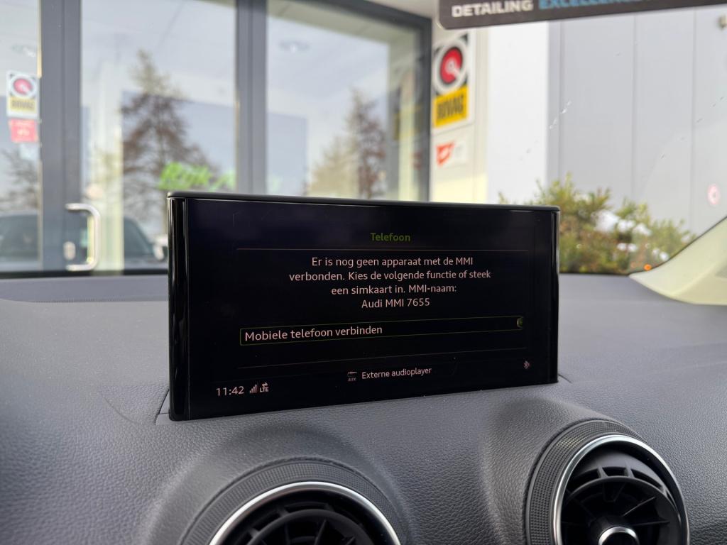 Audi Q2 1.5 tfsi *s edition . virtual * camera * black pack