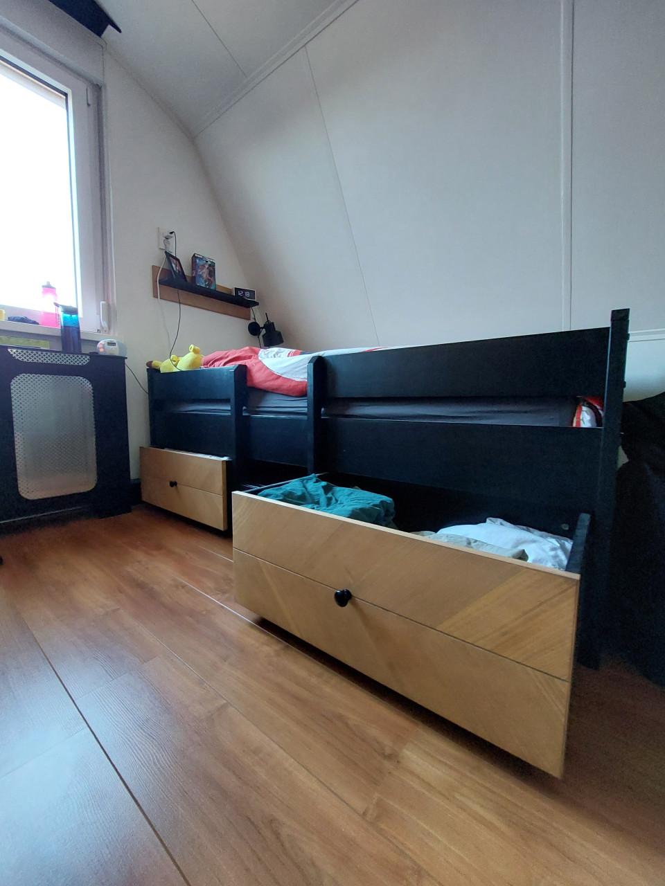 Kast en bed kinderkamer te koop