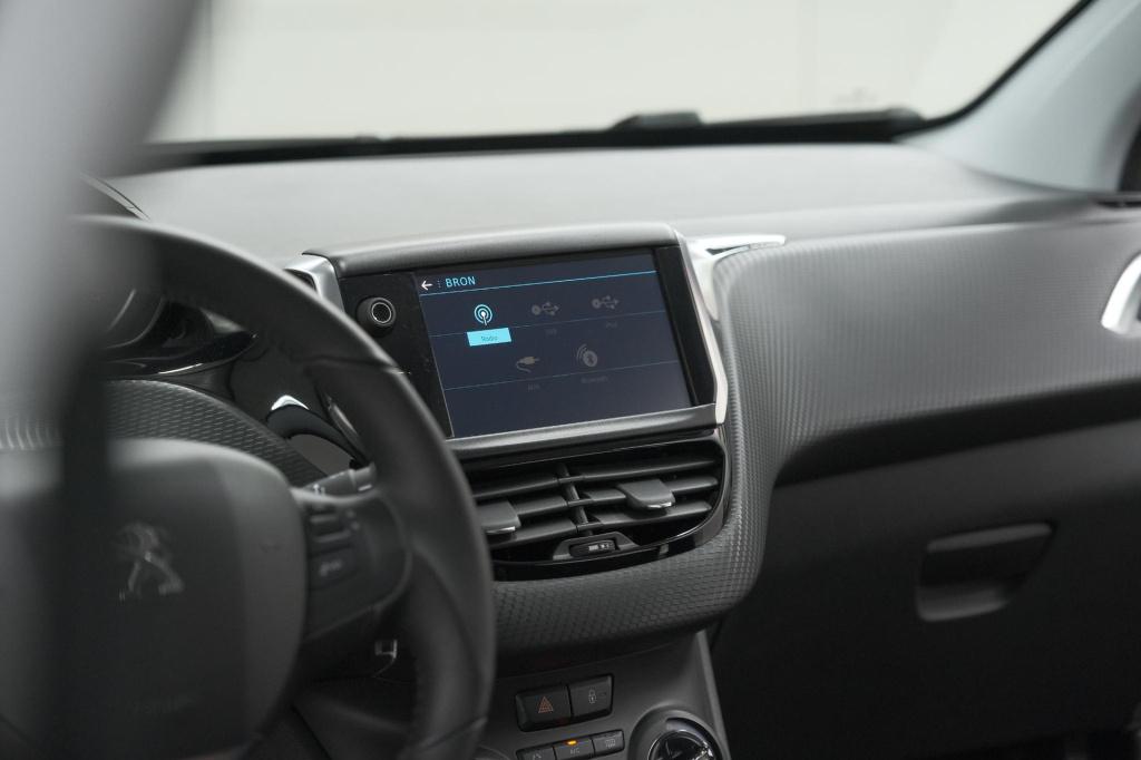 Peugeot 2008 puretech 110 eat6 active | camera | apple carplay | parkeersen