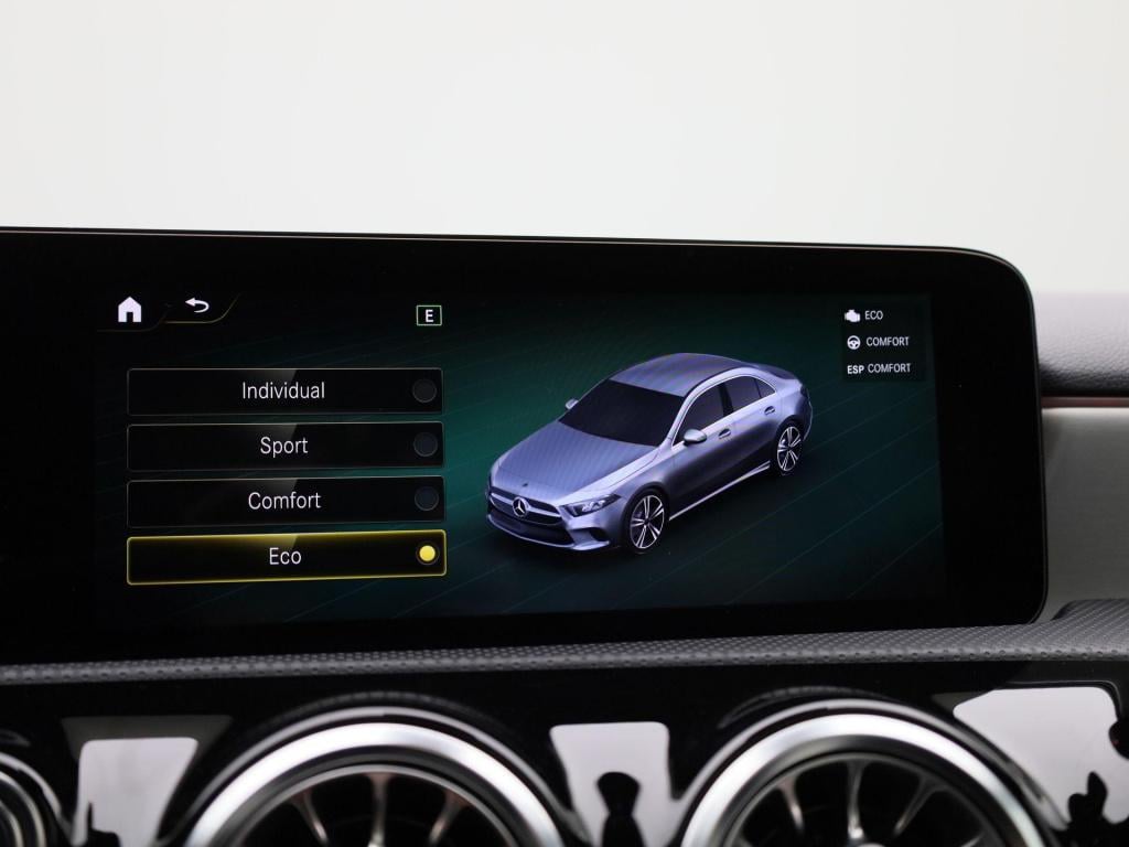 Mercedes-Benz A-Klasse 250 premium | automaat | panorama dak | virtual cock
