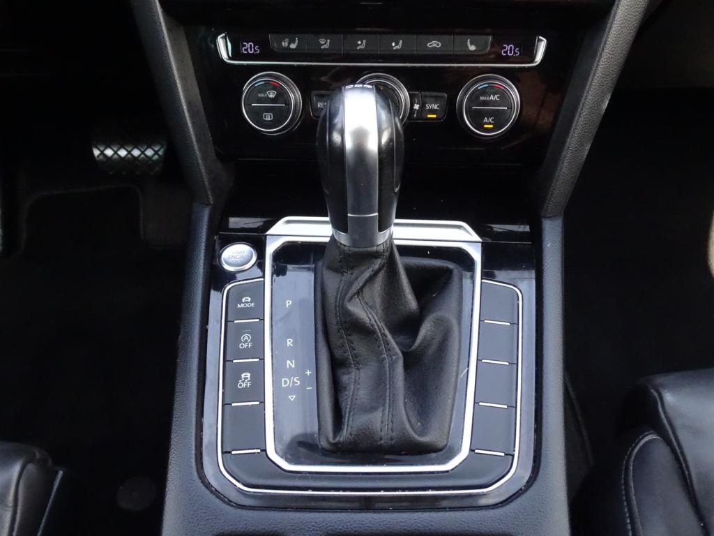 Volkswagen Passat variant 2.0 tsi highline 211pk automaat | el. trekhaak | 