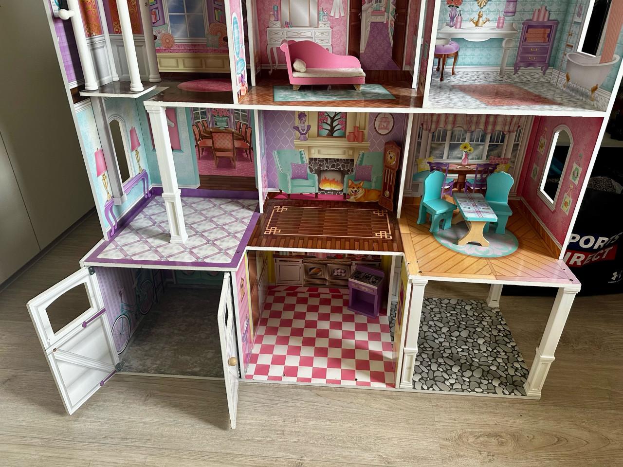 Groot houten poppenhuis
