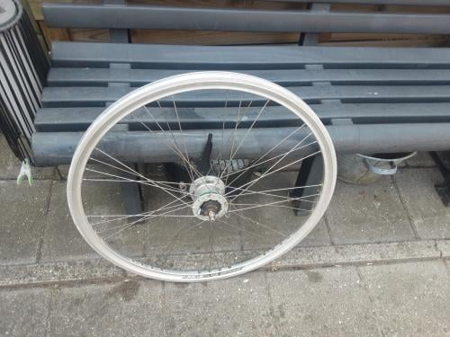 9 x 4 spaak patroon 28 inch shimano, voorwiel, naafdynamo, rollerbrake