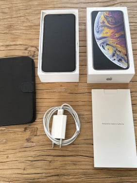 Apple iPhone Xs Max Silver 64GB