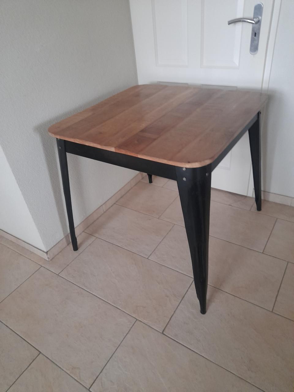 Leuke Tafel 81 x 81 x 76,5H ( in goede staat )