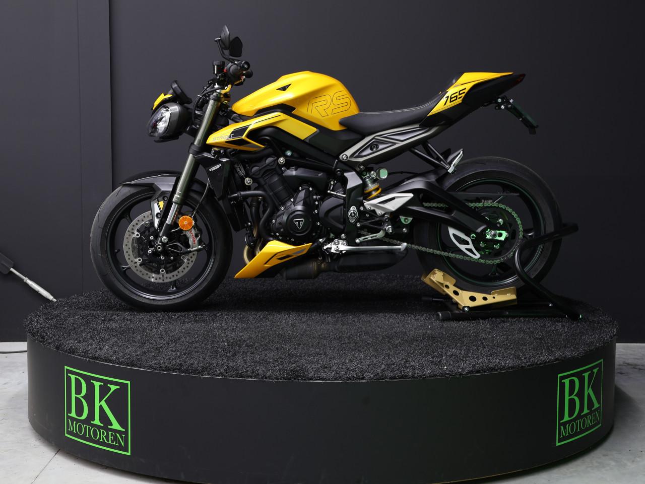 STREET TRIPLE 765 RS | Cosmic Yellow
