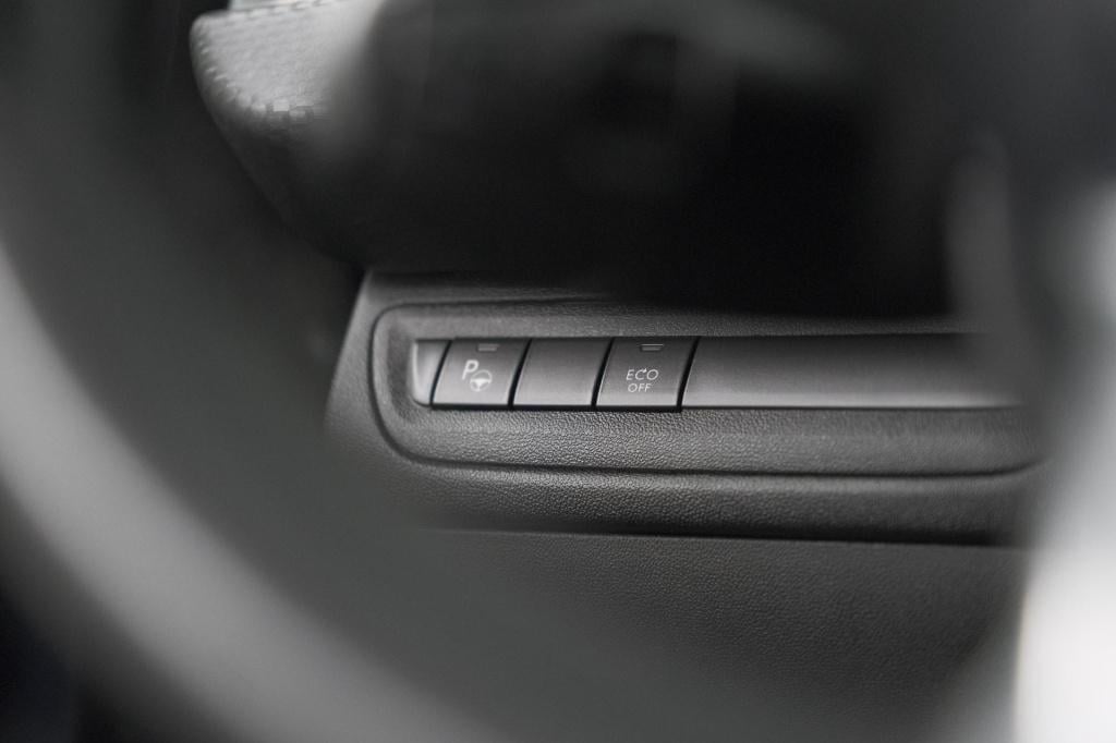 Peugeot 208 puretech 110 tech edition | camera | apple carplay | parkeersen