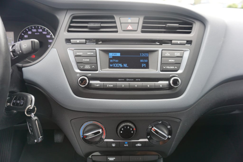Hyundai I 20 1.2 hp i-motion airco / elektr/ ramen / cruise / lm velgen tre