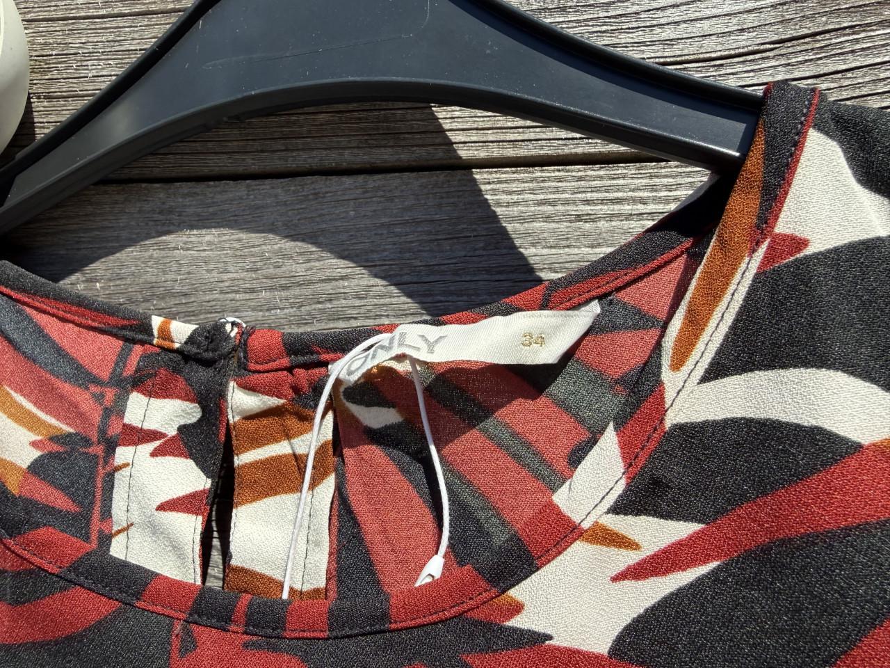 Pakket Only Jacq Y 6 Splinternieuw Tops/Shirts. Mt XS-S. 34-36 Kan ook 38.