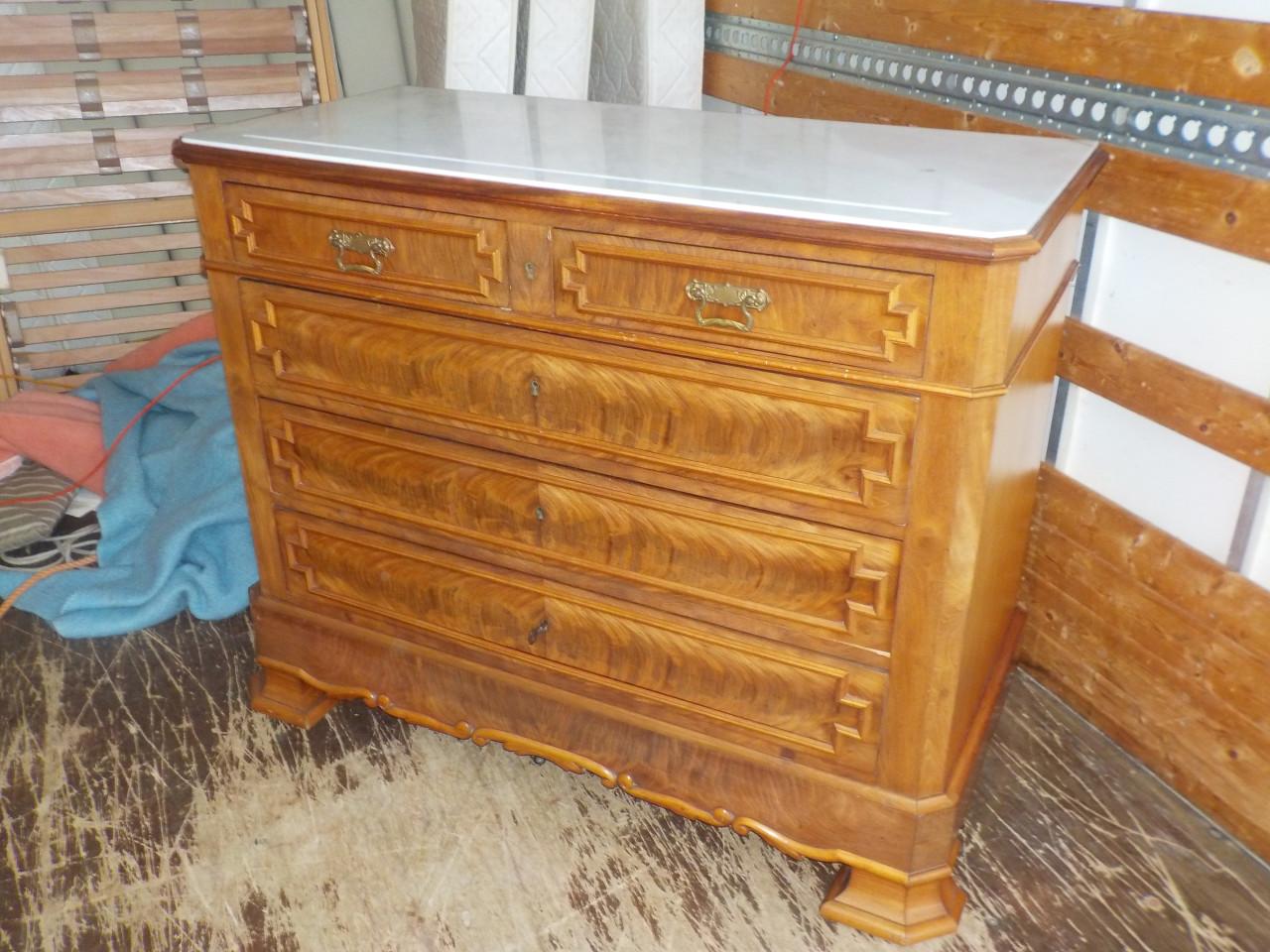 Antieke ladenkast in zeer goede staat met marmeren blad