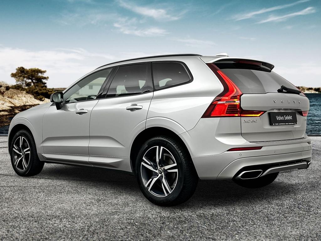Volvo XC60 b5 264pk r-design| pano| camera| stoelverwarming| trekhaak