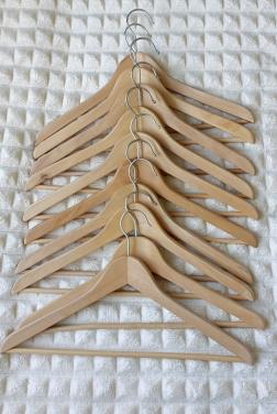 Houten kledinghangers