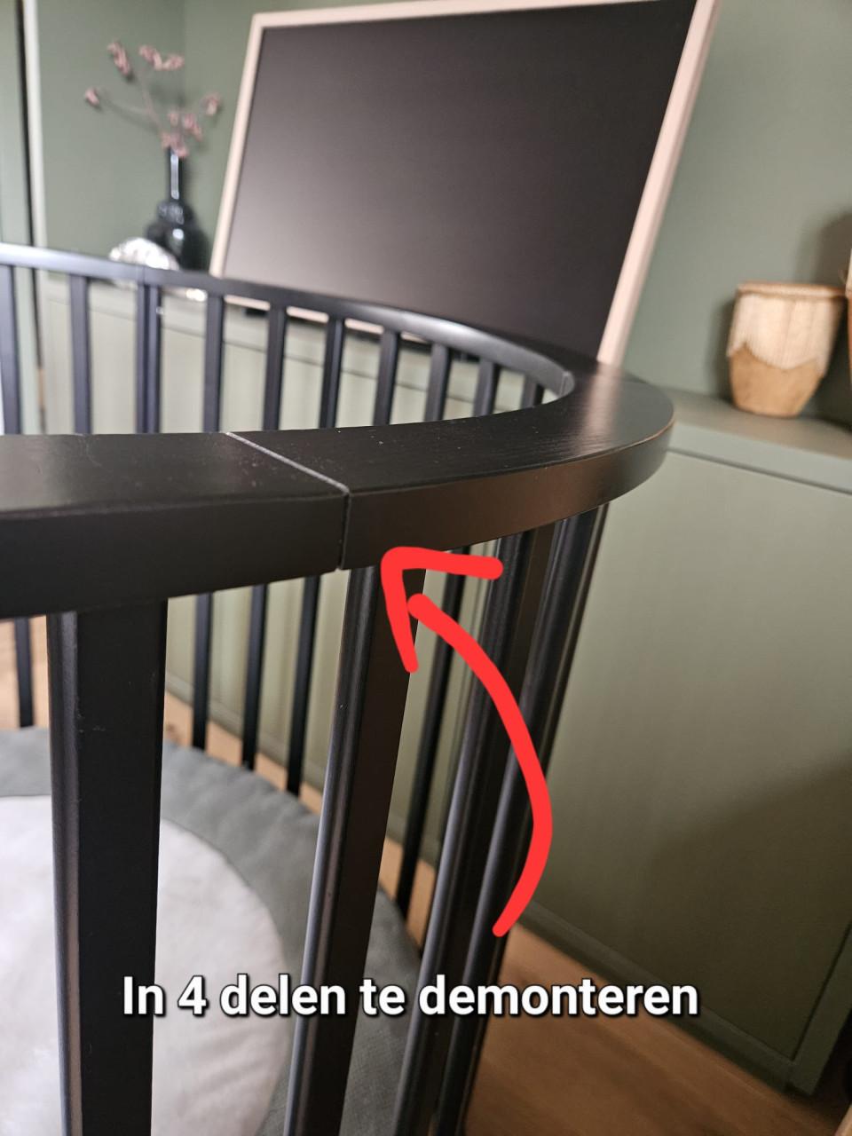 Ronde zwarte baby box met deksel en Boxmatras.