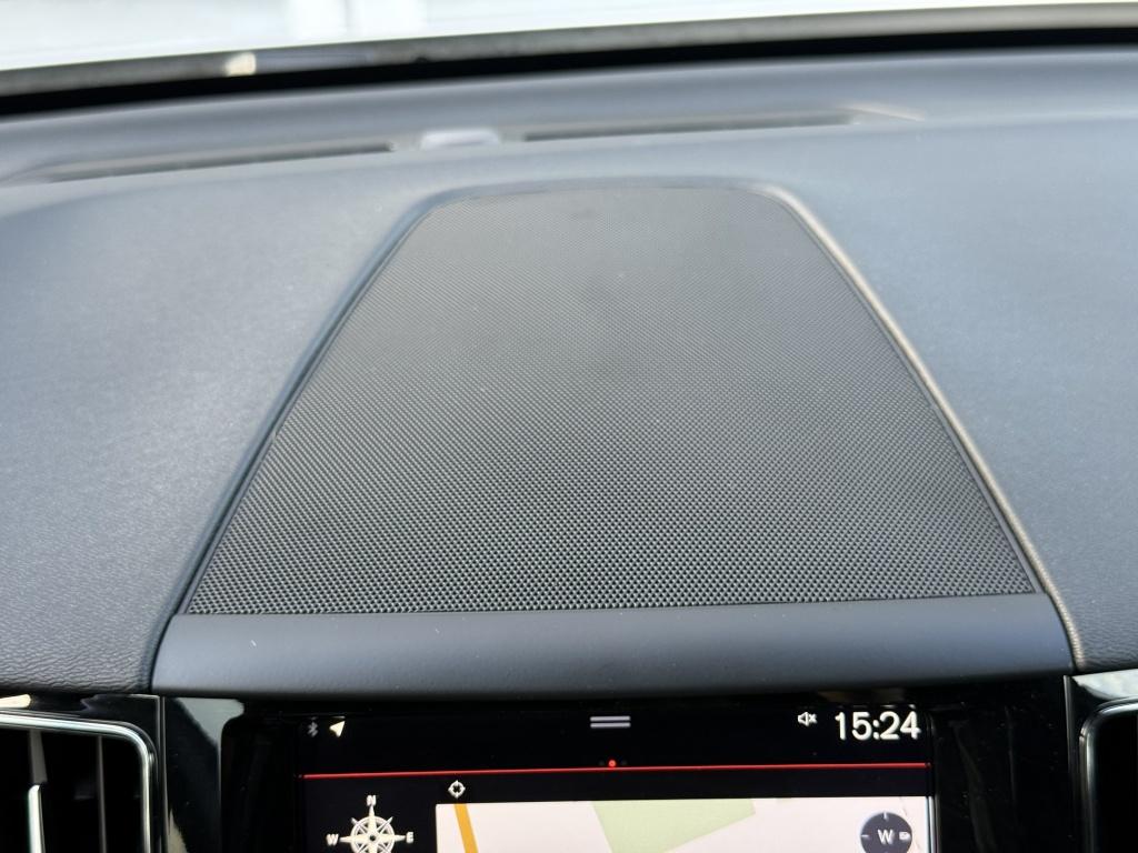 Volvo XC60 t8 390pk recharge r-design| panodak| luchtvering| trekhaak| came