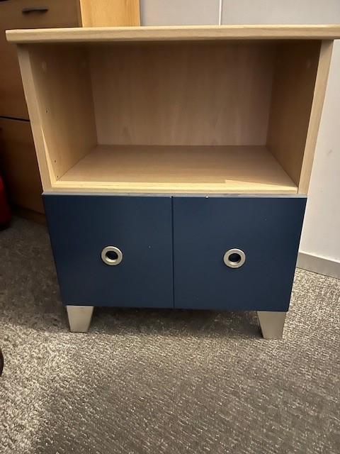 Slaapkamer kast met nachtkastje