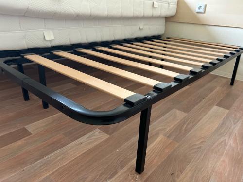 Eenpersoonsbedden (matras en bedframe)