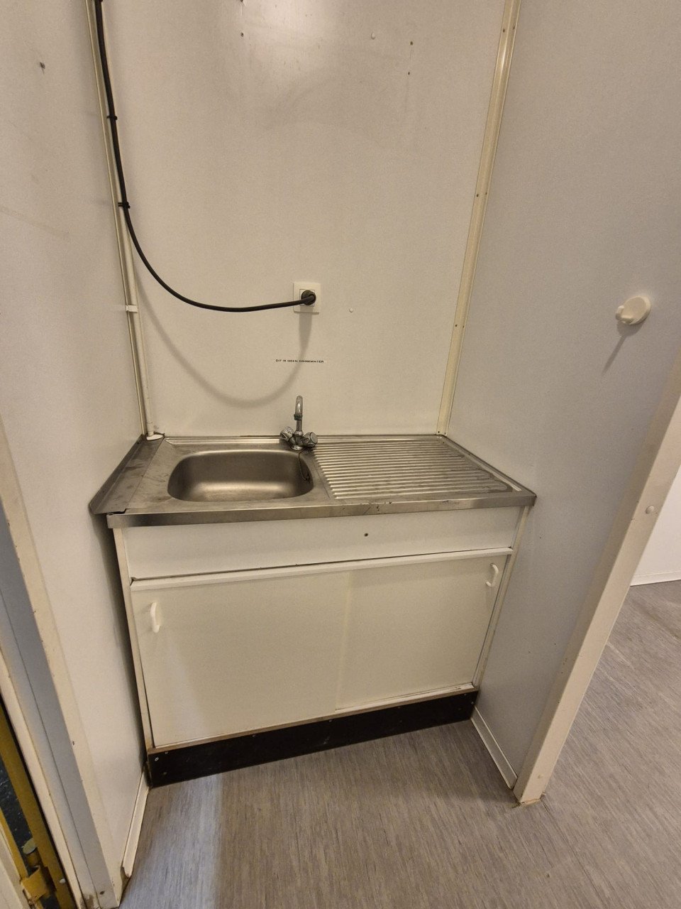 Kantoorunit / bouwkeet / woonunit 6x3m met keuken en toilet