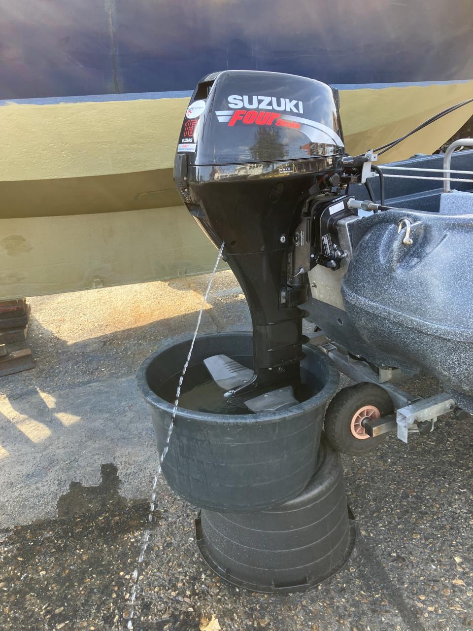 TE KOOP: Super leuk en goed Motorbootje met Suzuki 15 PK 4 Tact en Trailer