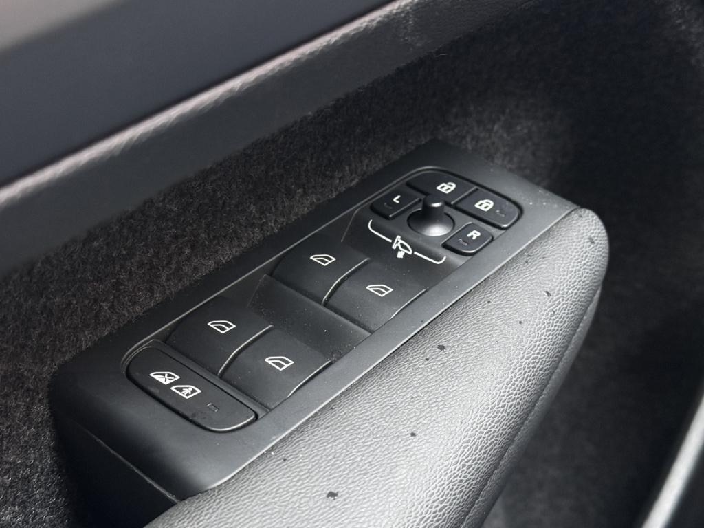 Volvo XC40 2.0 b4 plus dark | 18'' lmv | trekhaak | harman kardon