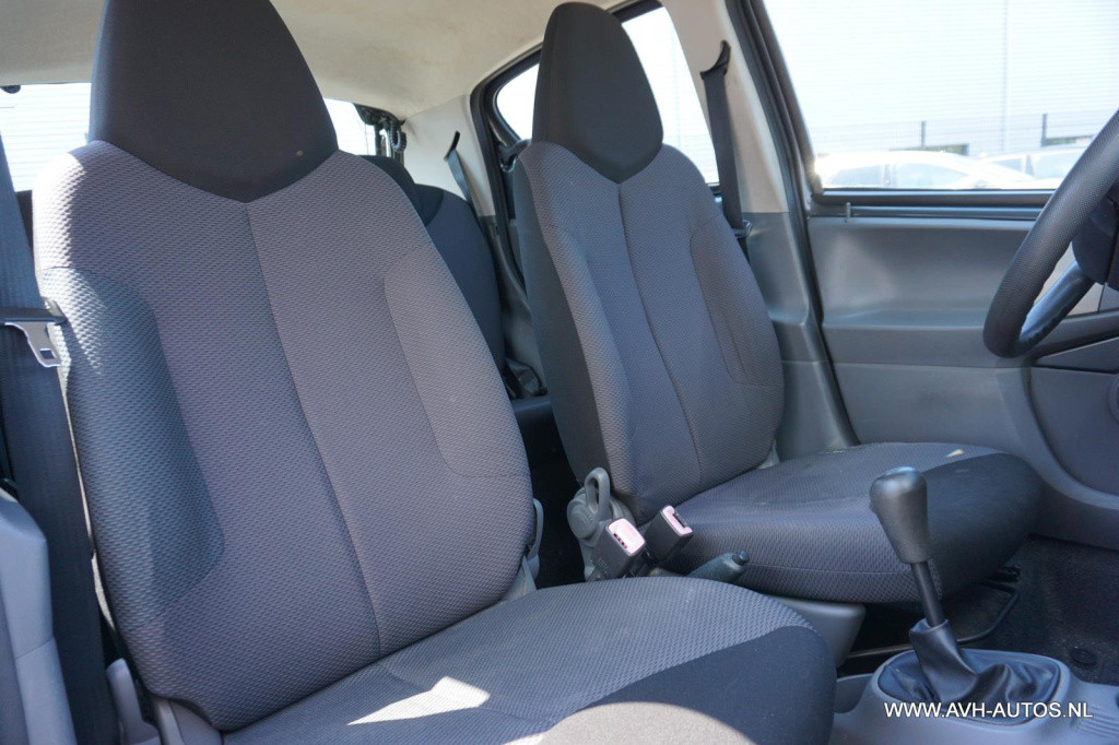 Toyota Aygo 1.0-12v sport