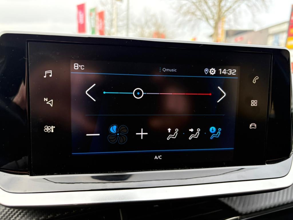 Peugeot 208 1.2 puretech blue lease active