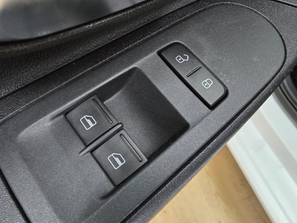 Volkswagen UP! occasion 1.0 move up! bluemotion met airco en navigatie | tw